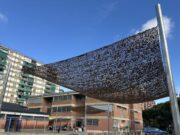 L’Hospitalet inicia la instal·lació de tendals per crear espais d’ombra als patis escolars