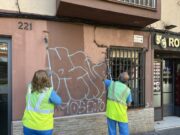 Més de 5.200 actuacions per a la neteja de pintades a L’Hospitalet durant el darrer any